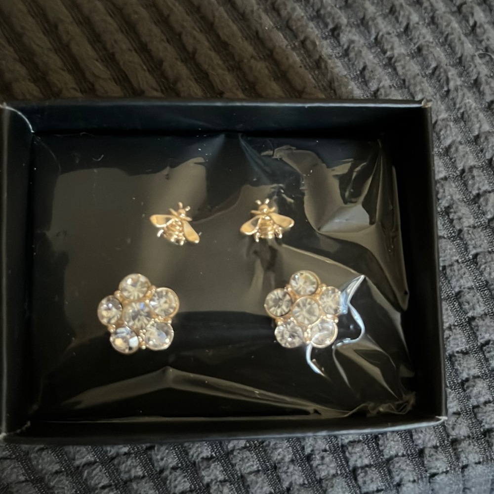 Avon Bee and Flower Stud Earring Pack